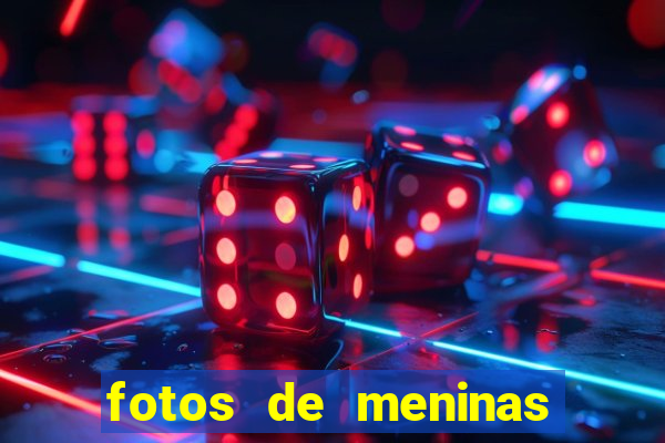 fotos de meninas de cabelo cacheado no espelho