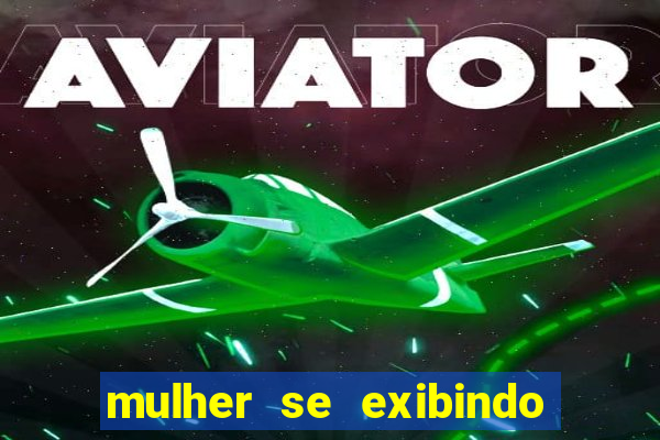 mulher se exibindo ao vivo