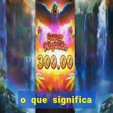 o que significa quando a luz acende sozinha