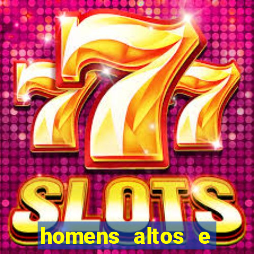 homens altos e sarados pelados