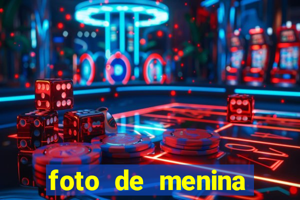 foto de menina fake cabelo cacheado