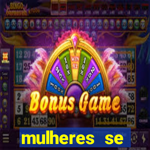 mulheres se exibindo ao vivo