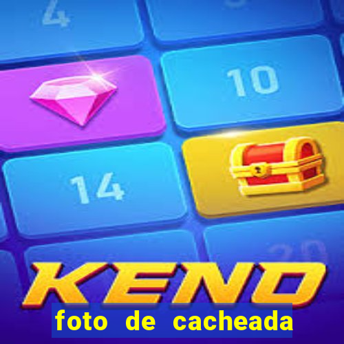 foto de cacheada no espelho